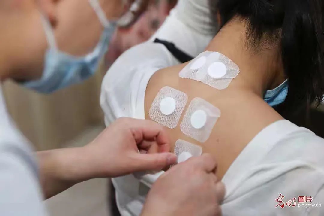 2、江西兒童貼三伏貼瘙癢灼痛，貼三伏貼前需要做什么檢查來(lái)判斷是否適合貼？